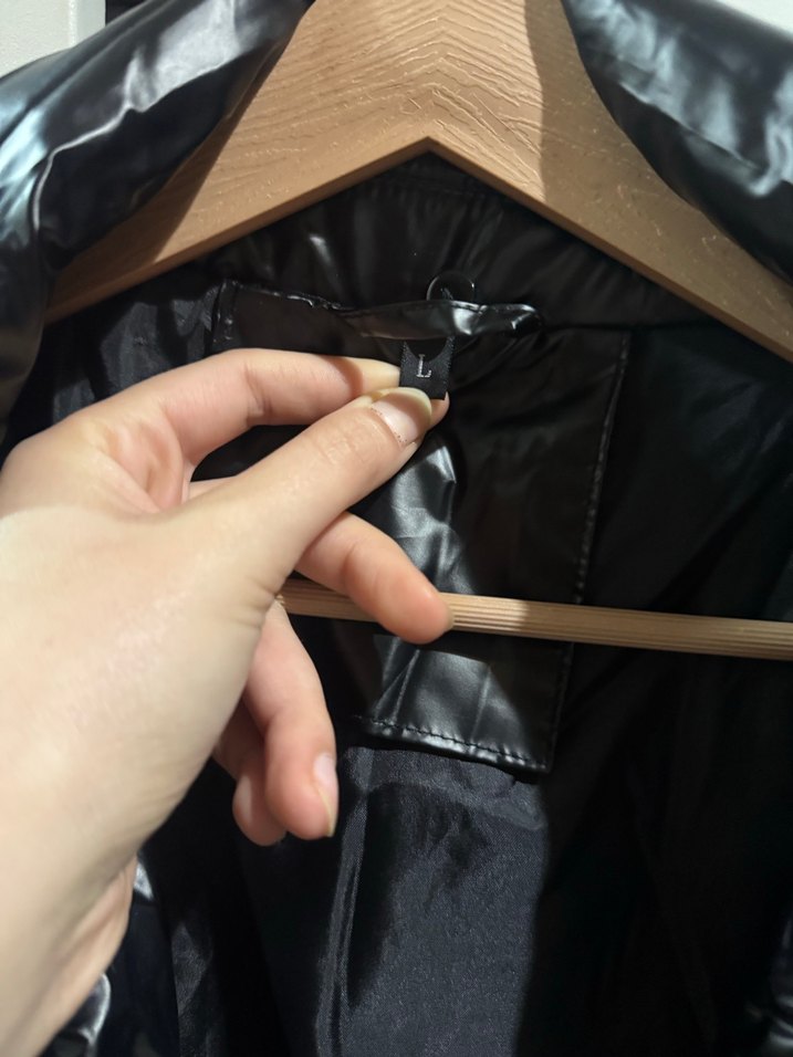 Siyah parlak Kürklü Kadın Mont - Görsel 3