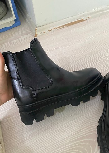 Siyah Platform Topuklu Lastik Bot - Görsel 4