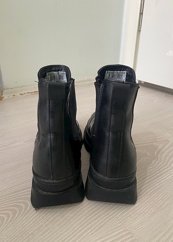 Siyah Platform Topuklu Lastik Bot - Görsel 2