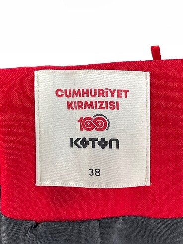 38 Beden kırmızı Renk Koton Blazer %70 İndirimli.