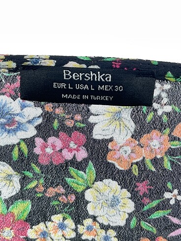 l Beden çeşitli Renk Bershka Kısa Elbise %70 İndirimli.