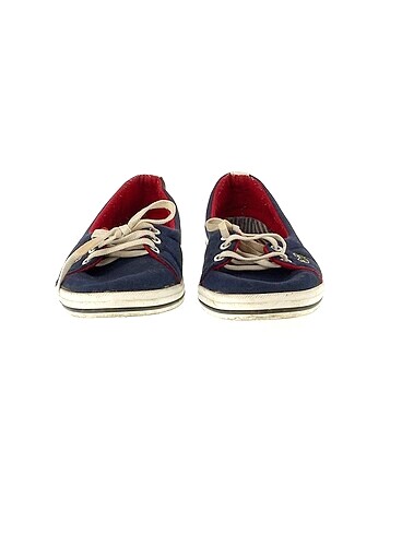 39 Beden Lacoste Spor Ayakkabı %70 İndirimli.