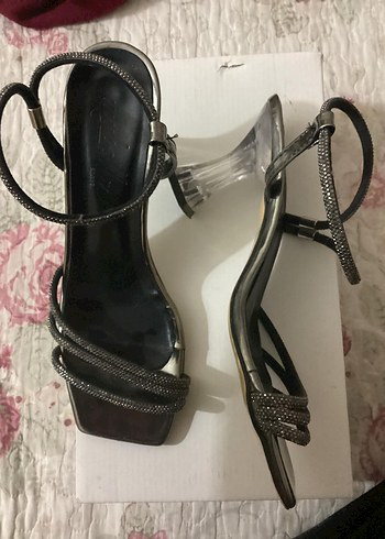 Gri parlak topuklu Kadın Ayakkabı - Görsel 3