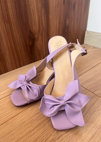 Mor Fiyonk Detaylı Stiletto Kadın Sandalet