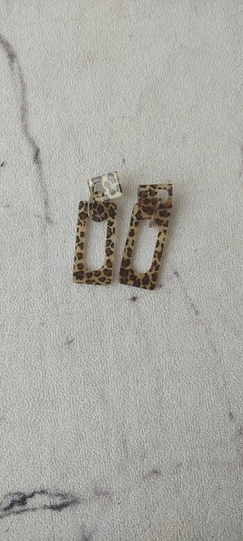 Leoparlı küpe