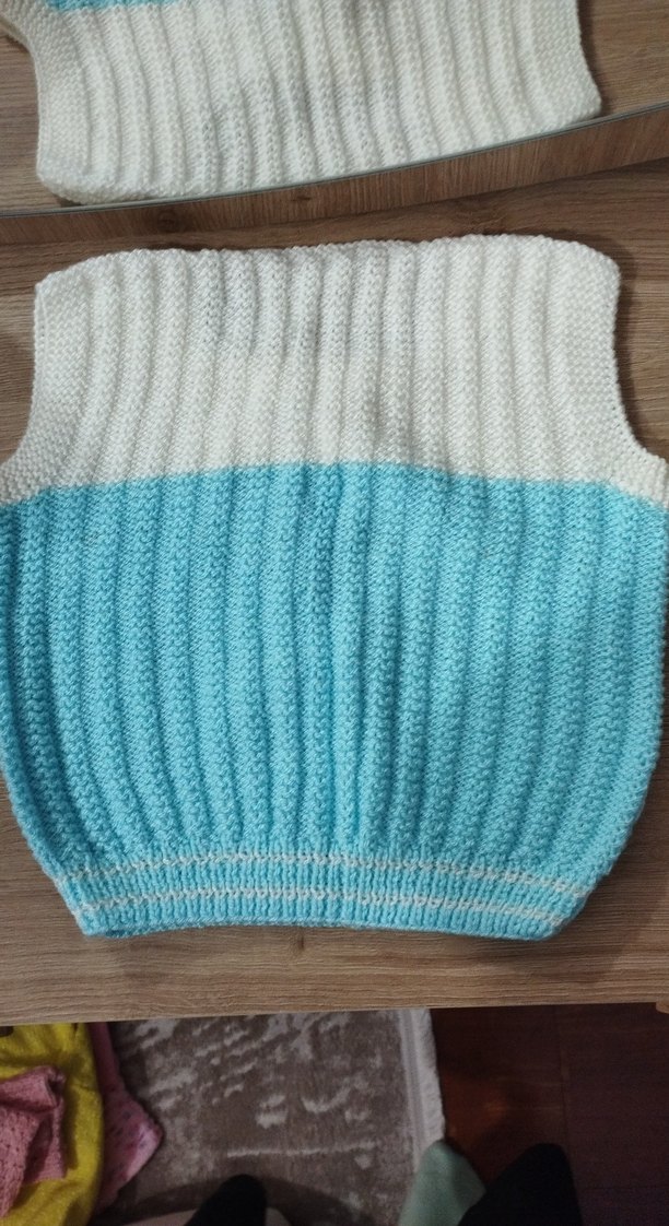 Erkek Çocuk Mavi Beyaz Kolsuz Örgü  el emeği Süveter - Görsel 2