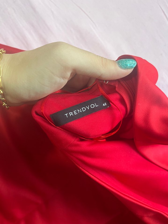 Kırmızı Omuz Detaylı Tek Kol Kısa Kadın Elbise - Görsel 2