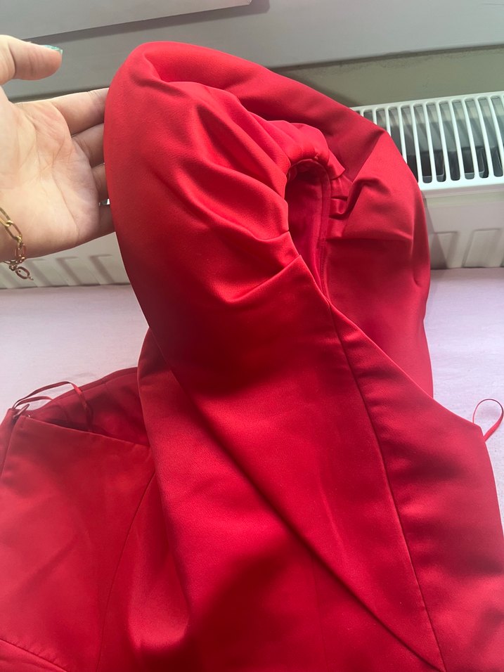 Kırmızı Omuz Detaylı Tek Kol Kısa Kadın Elbise - Görsel 3