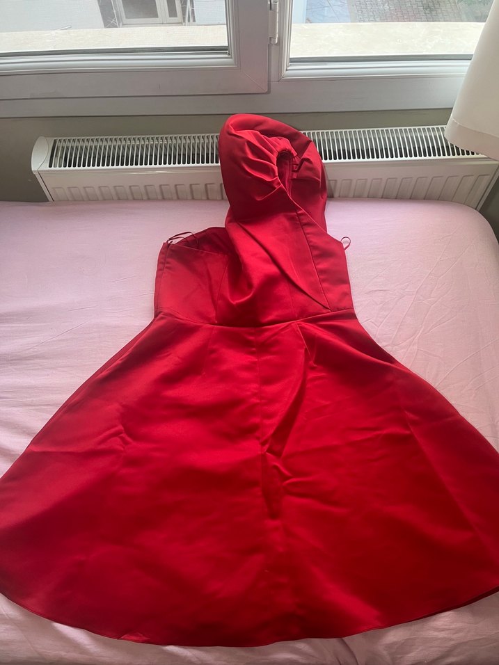 Kırmızı Omuz Detaylı Tek Kol Kısa Kadın Elbise - Görsel 4