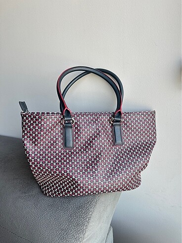 Tommy Hilfiger Tommy kol cantasi orjinal