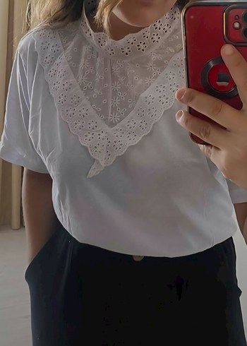 Dantel Detaylı Beyaz V Yaka Kadın Tişört - Görsel 6