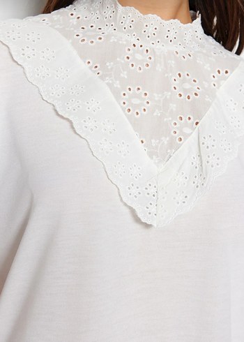 Dantel Detaylı Beyaz V Yaka Kadın Tişört - Görsel 2