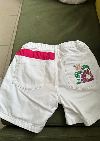 Beyaz Pamuklu Kemerli Kız Şortu - Görsel 4