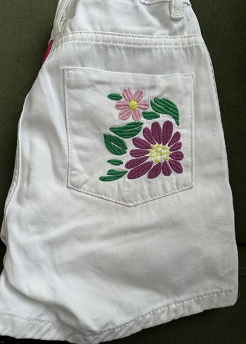 Beyaz Pamuklu Kemerli Kız Şortu - Görsel 8