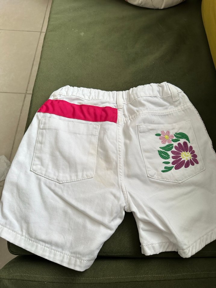 Beyaz Pamuklu Kemerli Kız Şortu - Görsel 4
