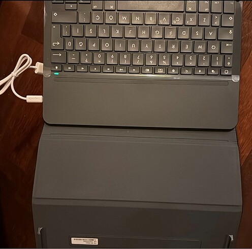 Logitech Slim Folio Klavyeli iPad Kılıfı - Görsel 4