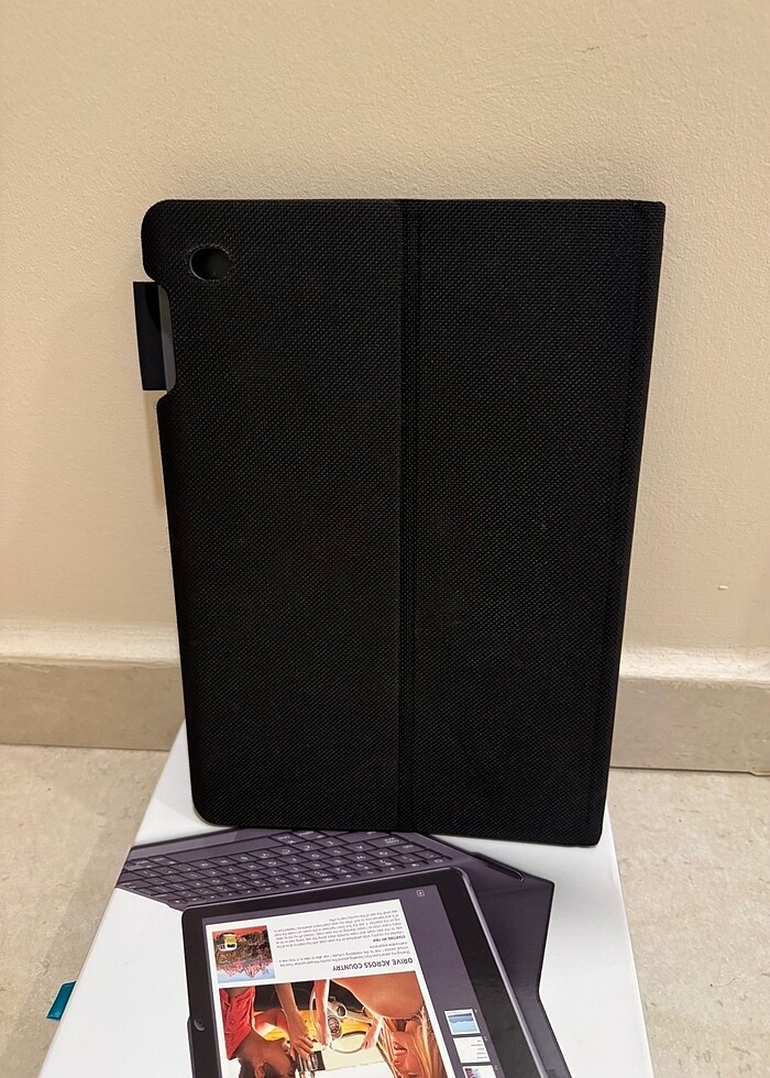 Logitech Slim Folio Klavyeli iPad Kılıfı - Görsel 3