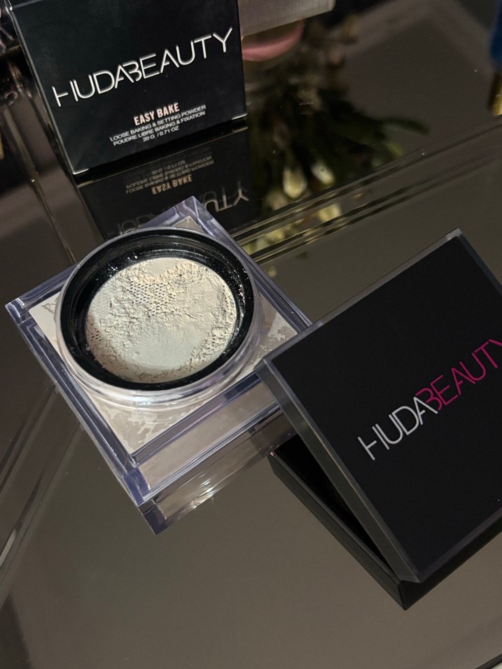 HUDA BEAUTY Easy Bake Pudra - Görsel 2