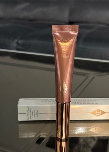 Charlotte Tilbury Glowgasm parlak allık - Görsel 2