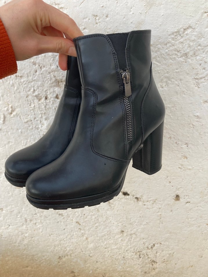 Siyah Deri Kadın Bot - Görsel 5