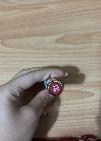 Siyah Mat Ruj - Görsel 4