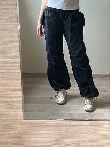 bershka paraşüt pantalon