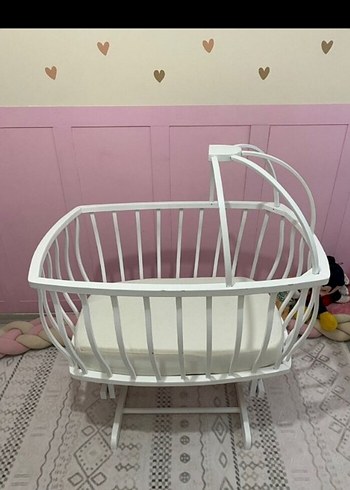 Beyaz Ahşap Sallanır Beşik