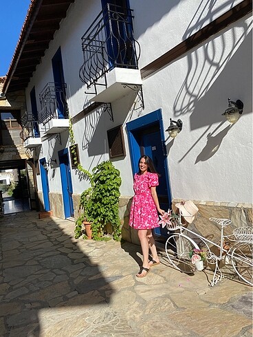 Pembe yazlık elbise