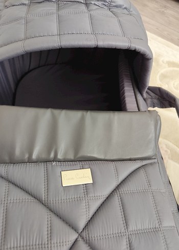 Pierre Cardin Gri Bebek Puseti, Kapitone Tasarım