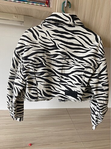 xs Beden siyah Renk Bershka Zebra Desen Crop Ceket