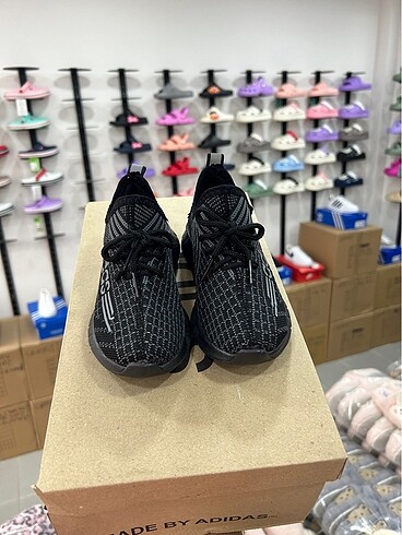 27 Beden siyah Renk ADİDAS YEZZY AYAKKABI 27 NUMARA