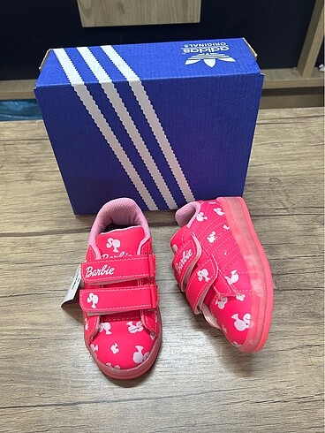 Adidas ADİDAS BARBİE AYAKKABI 22 NUMARA