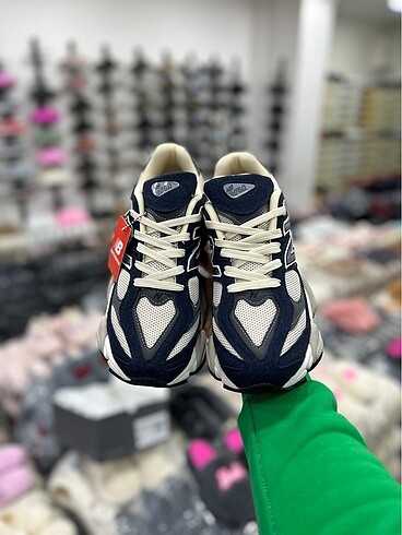 NEW BALANCE 9060 AYAKKABI 42 NUMARA