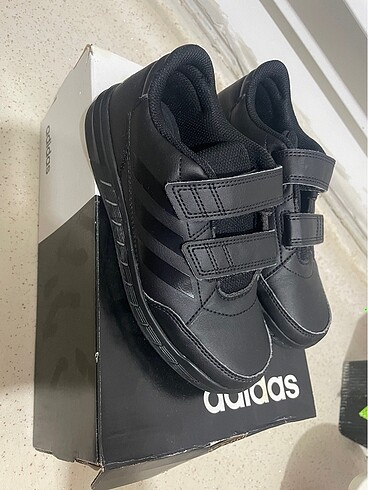32 Beden siyah Renk Adidas siyah çocuk ayakkabısı
