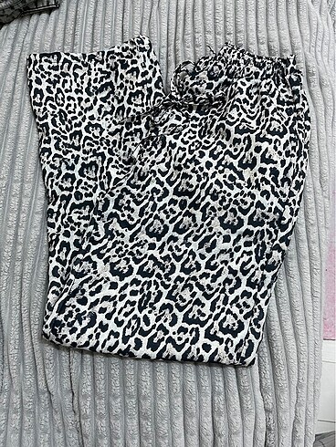 zara muadil leopar pantolon