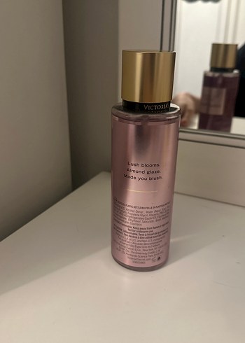 Victoria's Secret Velvet Petals Kadın Parfümü - Görsel 3