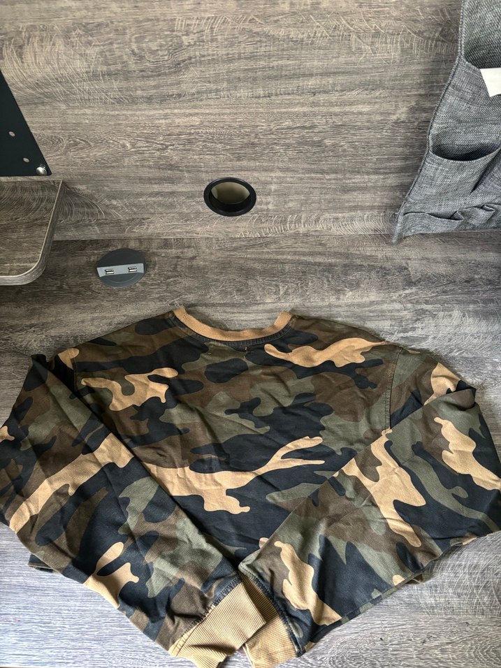 Bershka Kamuflaj Desenli Sweatshirt - Görsel 3