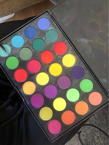 MAC FAR PALETİ 28 RENKLİ YOGUN PİGMENT