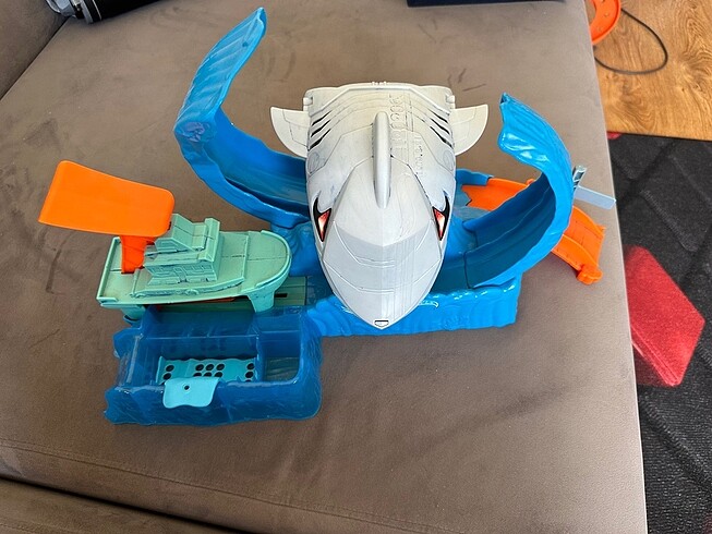 Beden Renk Hot wheels robotik köpek balığı