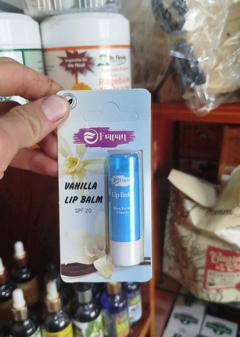 Çilek Aromalı SPF20 Dudak Balmı - Görsel 2