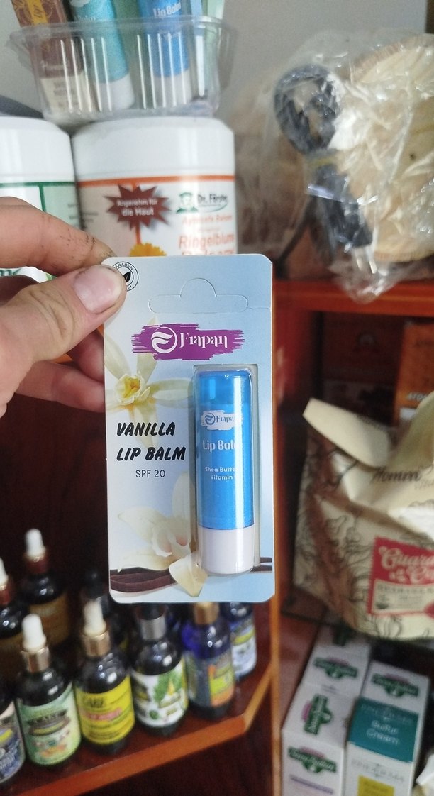 Çilek Aromalı SPF20 Dudak Balmı - Görsel 2