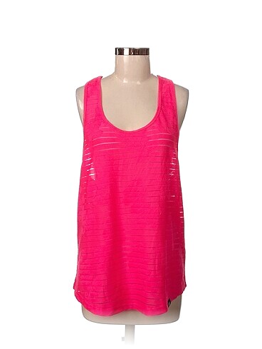Nike T-shirt %70 İndirimli.