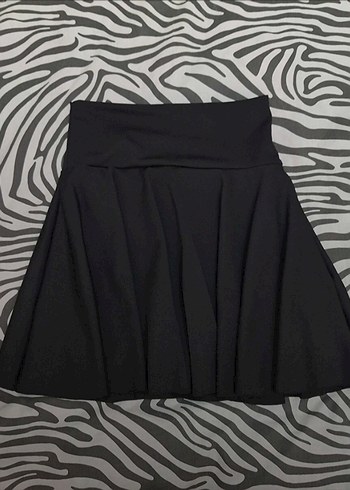 Siyah Pilili Mini Etek