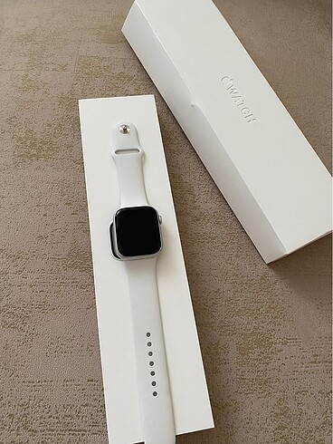 Apple saat
