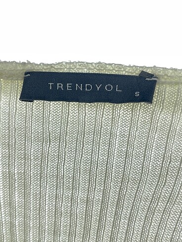 s Beden beyaz Renk Trendyol & Milla Hırka %70 İndirimli.
