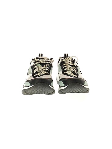 40 Beden Skechers Spor Ayakkabı %70 İndirimli.