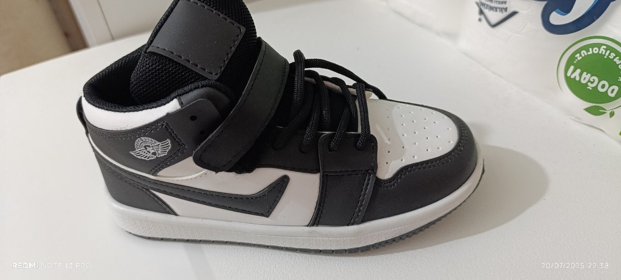 Erkek Çocuk Siyah Beyaz Spor Ayakkabı A1 31,34,35,33 numaralar - Görsel 2