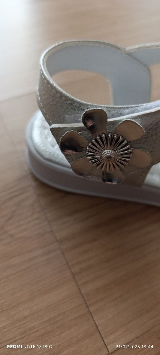 Çiçek Detaylı Beyaz Kız Çocuk Sandalet gri - Görsel 2