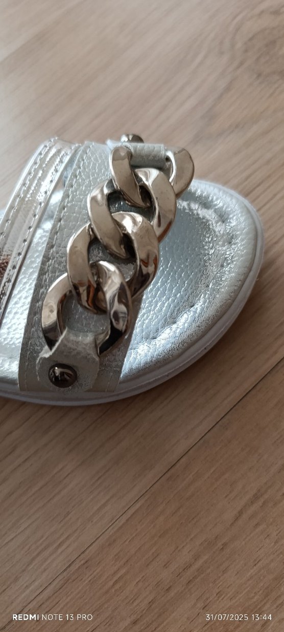 Çiçek Detaylı Beyaz Kız Çocuk Sandalet gri - Görsel 3