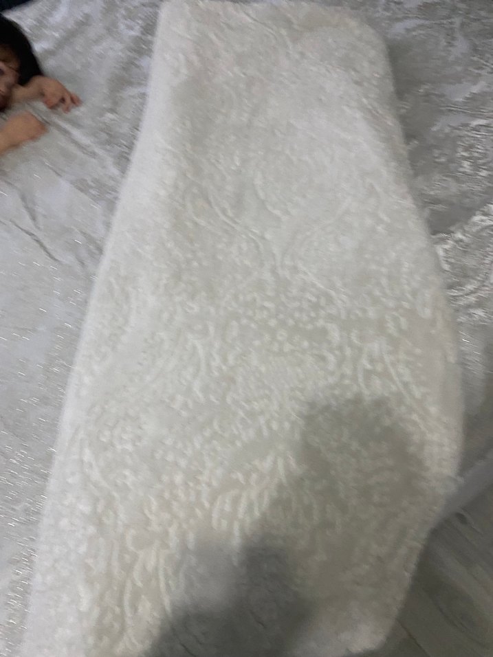 Nakışlı Beyaz Gri Yatak Örtüsü - Görsel 5